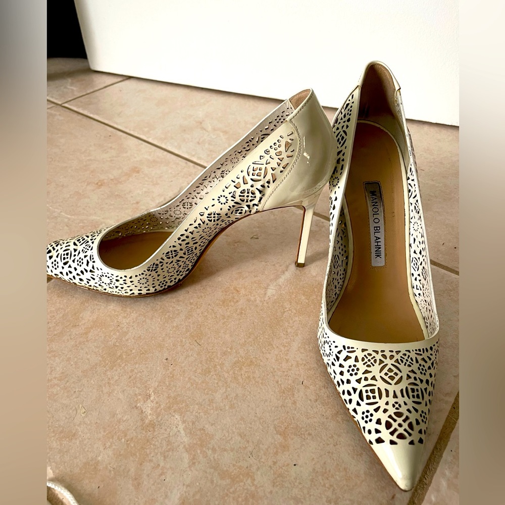 Manolo Blahnik BB Roc Laser Cut Pumps 39